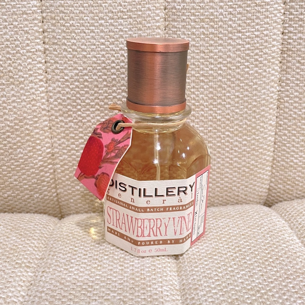 NEW Anthropologie Distillery General Strawberry Vine 1.7 oz Artisanal‎ Spray